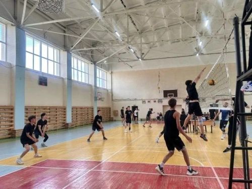 В Лениногорском техникуме прошли соревнования по волейболу среди любительских команд
