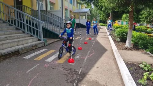В Лениногорске прошел семейный конкурс по ПДД «Дорога без опасности: семейный старт»