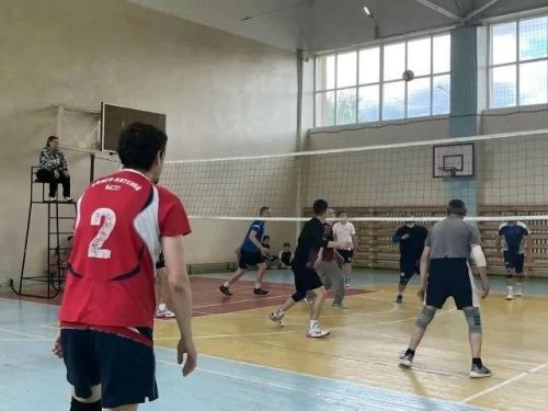 В Лениногорском техникуме прошли соревнования по волейболу среди любительских команд