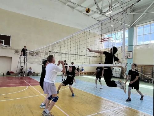 В Лениногорском техникуме прошли соревнования по волейболу среди любительских команд