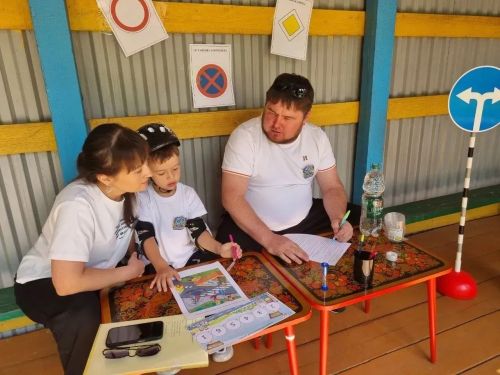 В Лениногорске прошел семейный конкурс по ПДД «Дорога без опасности: семейный старт»