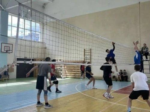 В Лениногорском техникуме прошли соревнования по волейболу среди любительских команд