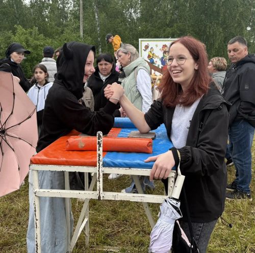 Покорителем высоченного столба на Сабантуе стал юный лениногорец