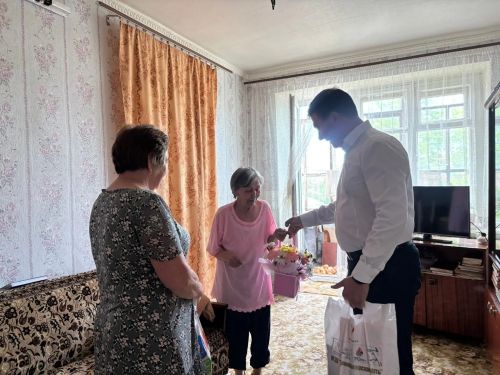 В Лениногорске навестили ветеранов здравоохранения
