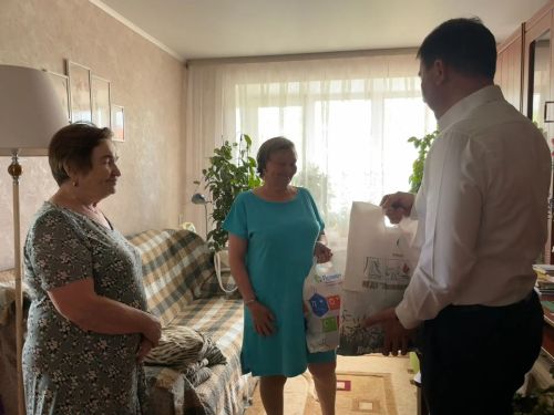 В Лениногорске навестили ветеранов здравоохранения