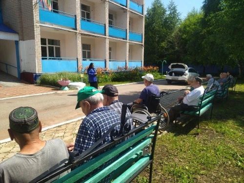 Госавтоинспекция Лениногорска побывала в гостях в доме-интернате для престарелых