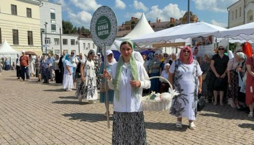 В День Казанской иконы на ярмарке «Белый цветок» собрали средства нуждающимся