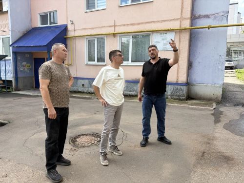 Глава Лениногорского района Марат Гирфанов проверил ход капитального ремонта в домах
