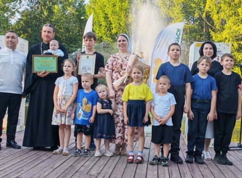 В Лениногорске семьи Золотухиных и Кульдюшевых награждены медалями «За любовь и верность»