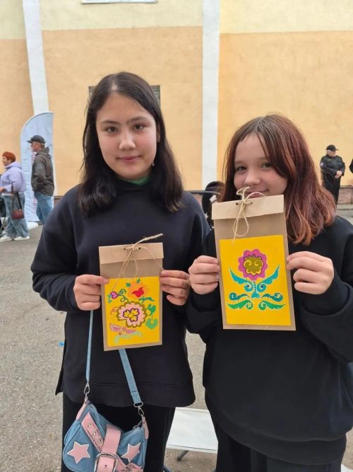 Преподаватели художественной школы провели творческие мастер-классы для лениногорцев