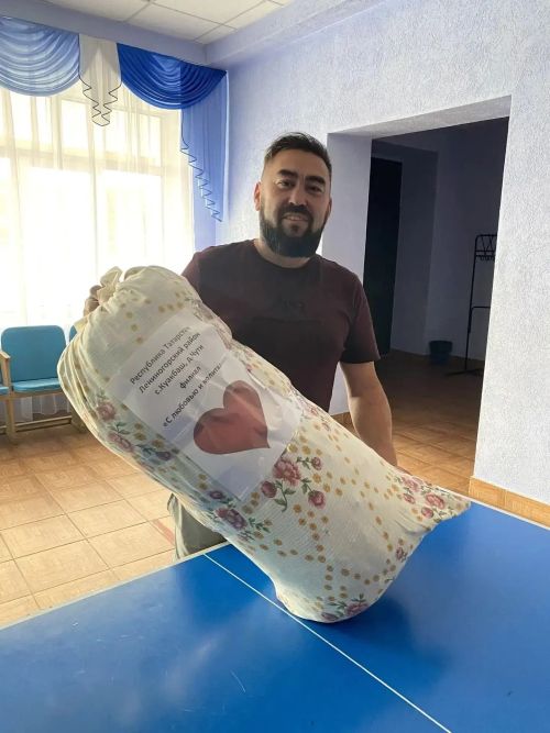 Волонтеры Лениногорского района передали бойцу СВО маскировочную сеть