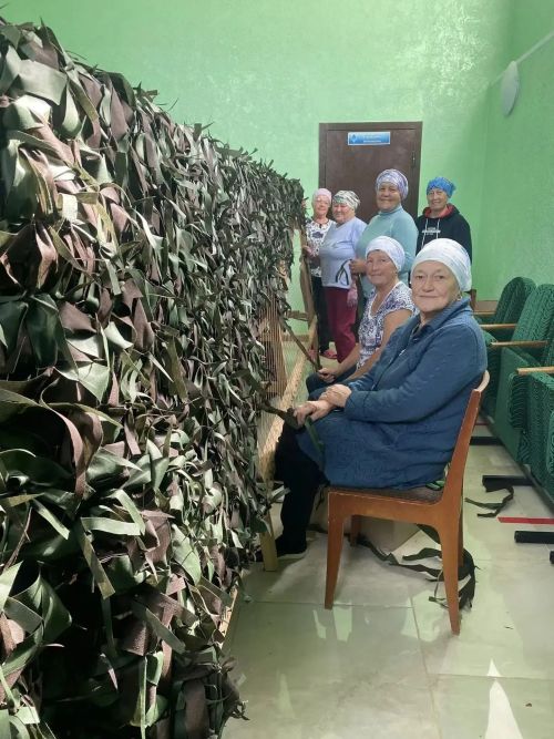 Волонтеры Лениногорского района передали бойцу СВО маскировочную сеть