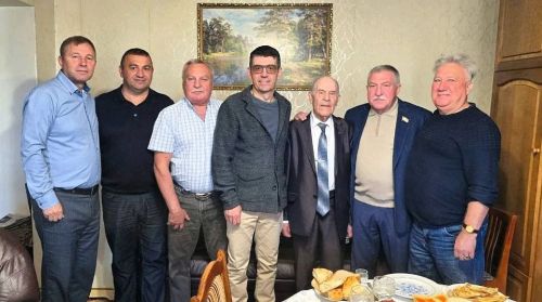 Глава района поздравил почетного гражданина Лениногорска с юбилеем