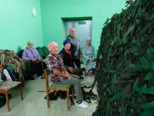Волонтеры из Лениногорского района изготовили 70-ю по счету маскировочную сеть