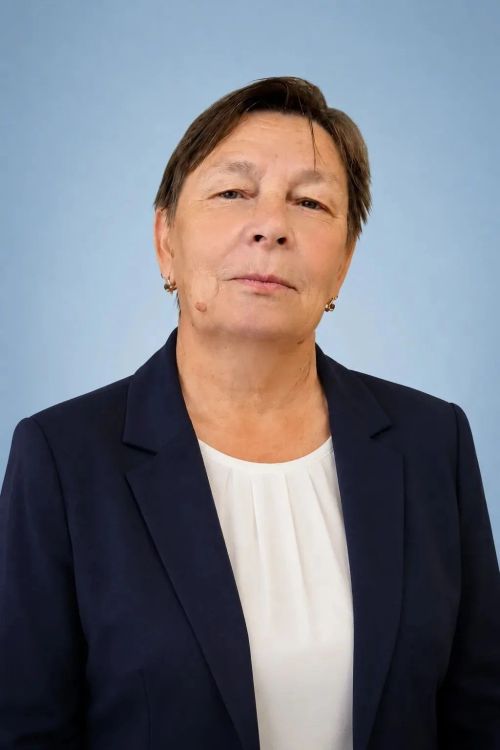 Учителя отдаленных сел Лениногорского района занесены на Электронную доску почета