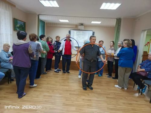 Сотрудники ГАИ Лениногорска провели конкурс в центре «Долголетие»