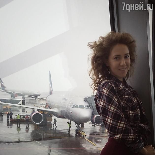 Экс-солистка группы «Сливки» устроила скандал в аэропорту