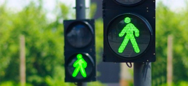 Что делать пешеходу, который не успевает перейти дорогу на зелёный свет?