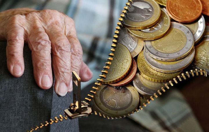 Пенсионерка хотела взять кредит, но вместо этого лишилась денег
