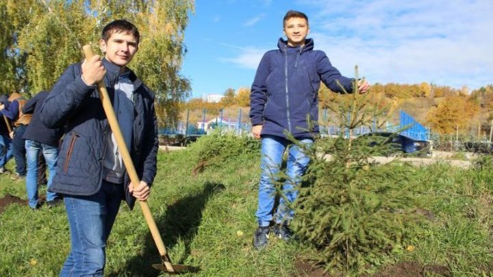 Лениногорцы присоединились к природоохранной акции «День посадки леса»