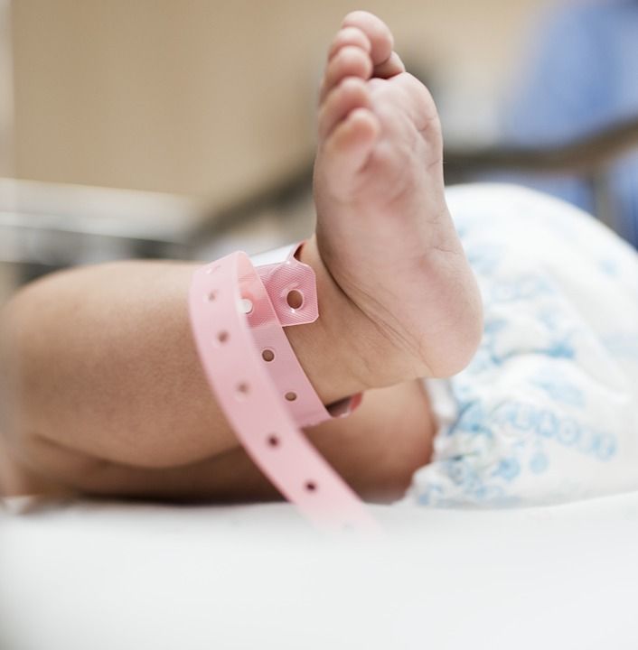 Жительница Татарстана едва не убила новорожденную дочь, не сообщив о начавшихся родах медикам