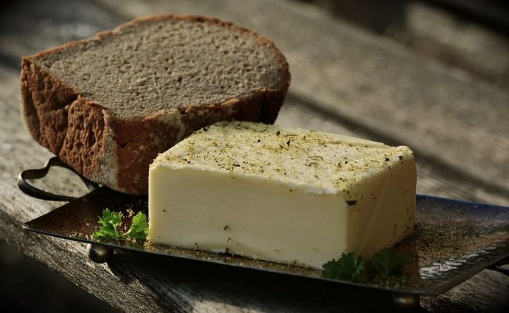 Чем заменить сливочное масло в бутербродах, выпечке и других рецептах: 8 здоровых альтернатив