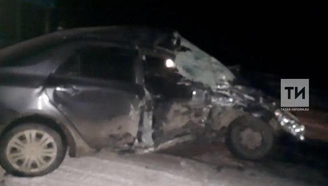 Легковой автомобиль превратился в груду металла в результате ДТП в Татарстане