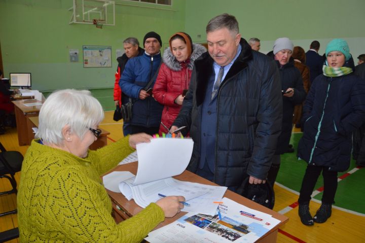 Одним из первых проголосовал глава Лениногорского района