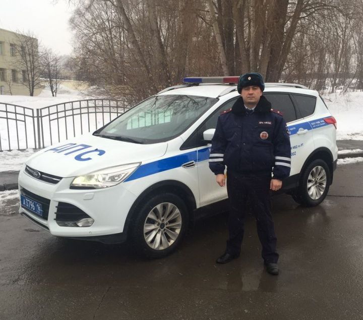 Семья из Перми поблагодарила сотрудников ГИБДД из Татарстана за оперативное задержание угнанного автомобиля