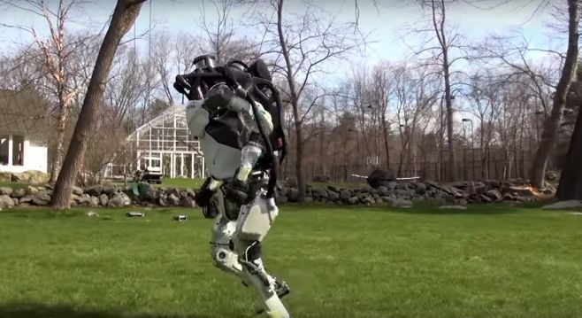 Американская компания «научила» робота бегать и прыгать