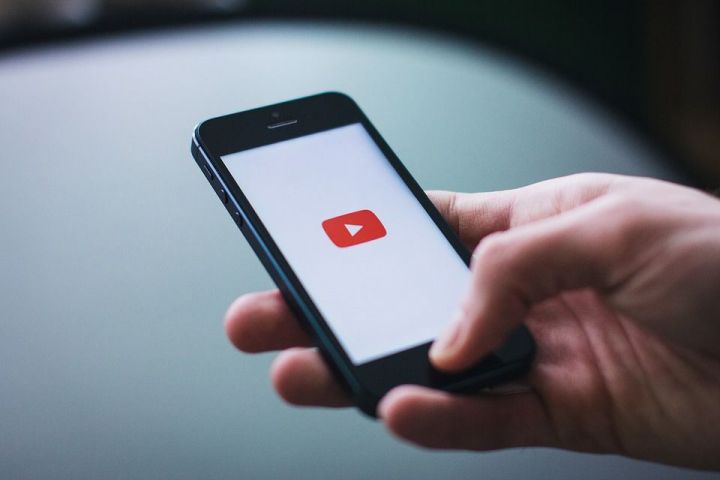 YouTube заблокировал канал украинского пранкера