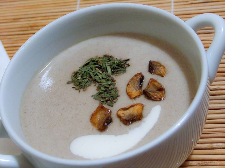 Рецепт дня: как приготовить грибной суп из шампиньонов с плавленым сырком