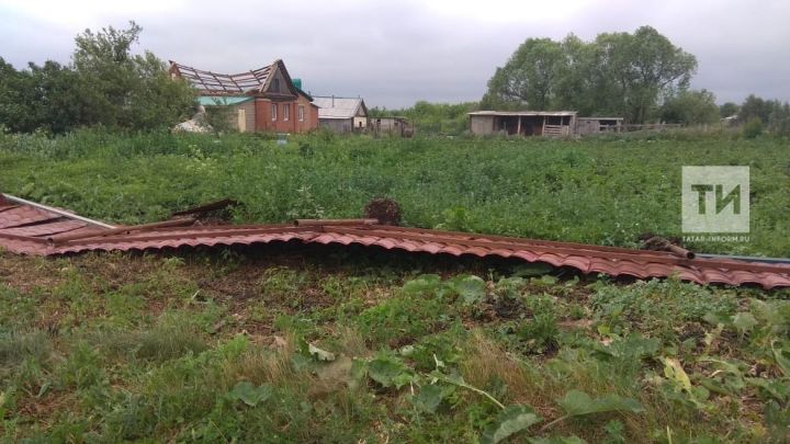 В Татарстане с пяти домов  ветром сорвало крыши