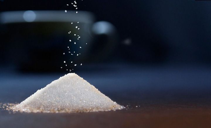 Сколько грамм сахара в чайной ложке и сколько в ней калорий?