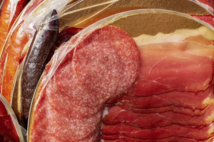 Милонов предложил запретить называть колбасой продукты с низким содержанием мяса