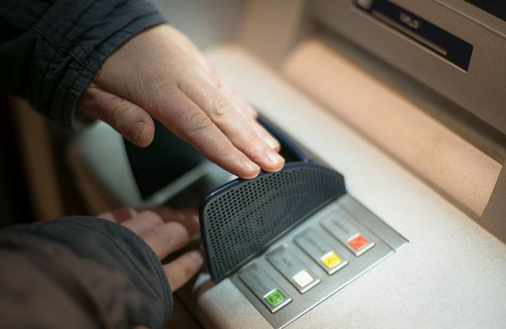 Жестяной аферист: 5 сценариев развития событий, если банкомат украл ваши деньги
