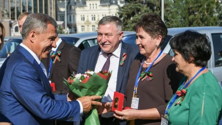 Главы трех сельских поселений Лениногорского района получили ключи от новых машин