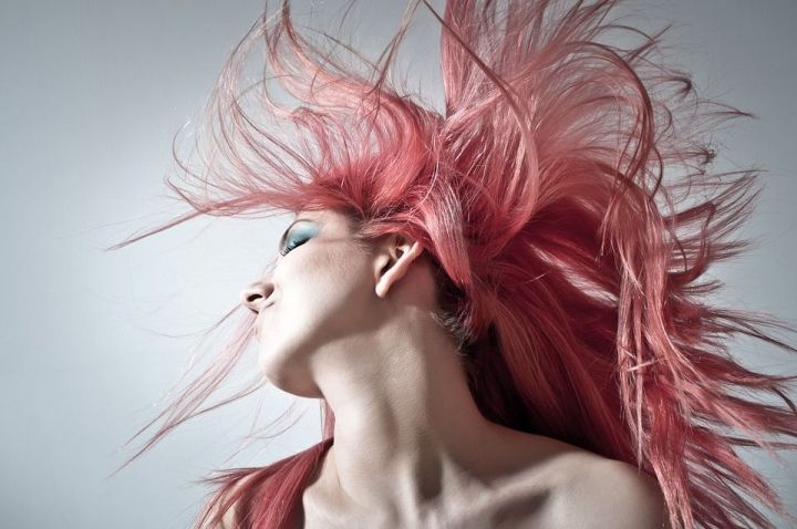 Почему электризуются волосы и как этого избежать
