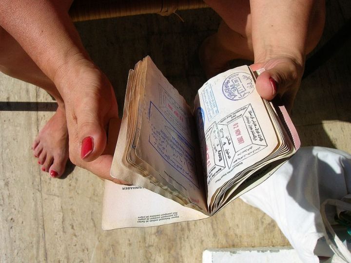 Законно ли требовать паспорт при возврате товара?