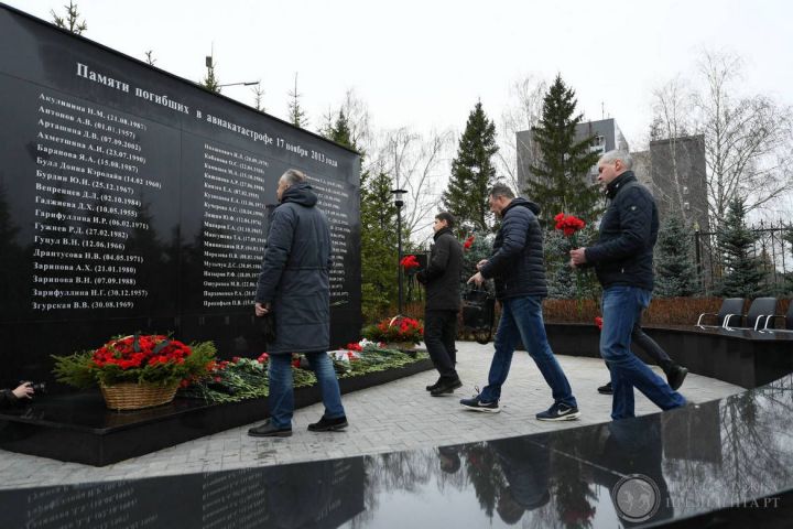 В аэропорту Казани почтили память жертв крушения Boeing-737