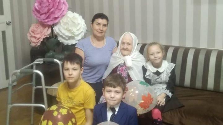 Сотрудники центра «Исток-Башлангыч» навестили проживающего в приемной семье пожилого человека