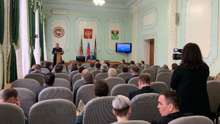 Глава Лениногорского района Рягат Хусаинов провел совещание «деловой понедельник»
