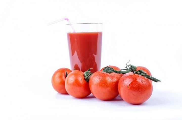 Чем полезен томатный сок и кому его нельзя