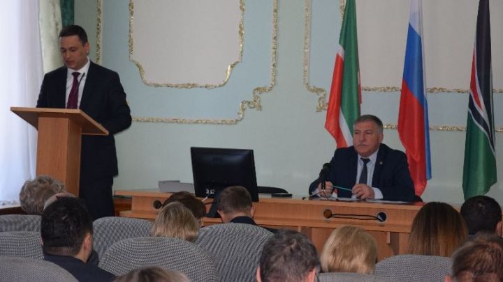 Глава Лениногорского района Рягат Хусаинов провел совещание по вопросу проведения двухмесячника