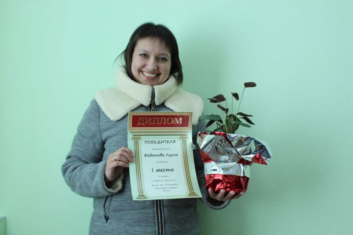 Победительница фотоконкурса "Огород на подоконнике!" получила свой приз