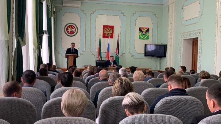 Глава Лениногорского района Рягат Хусаинов провел очередное совещание «деловой понедельник»