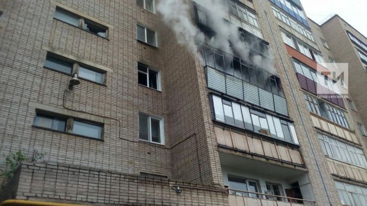 В Альметьевске спасли 88-летнюю женщину на крупном пожаре в девятиэтажном доме