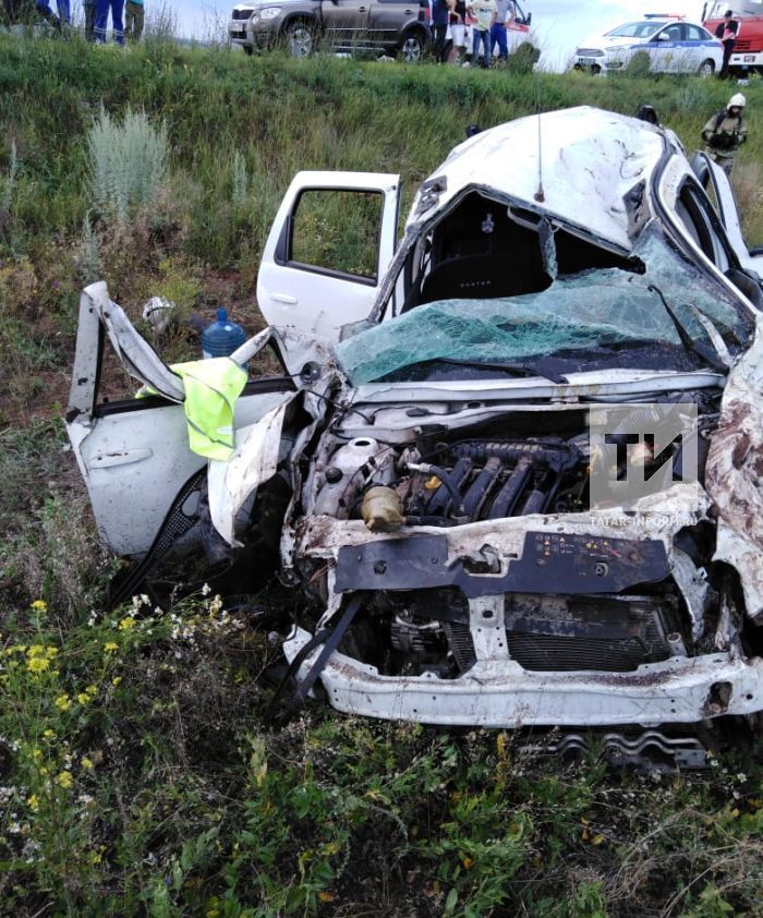 В Татарстане внедорожник вылетел в кювет и перевернулся, водитель погиб