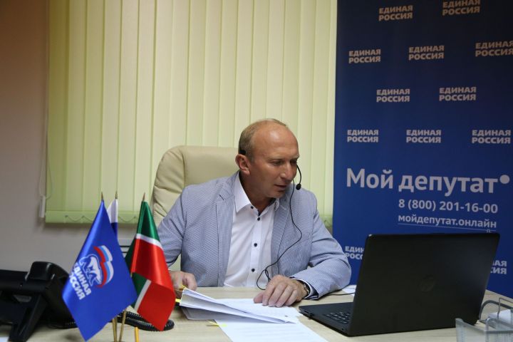 Кандидат от «ЕДИНОЙ РОССИИ» провел дежурство в общественной приемной Партии