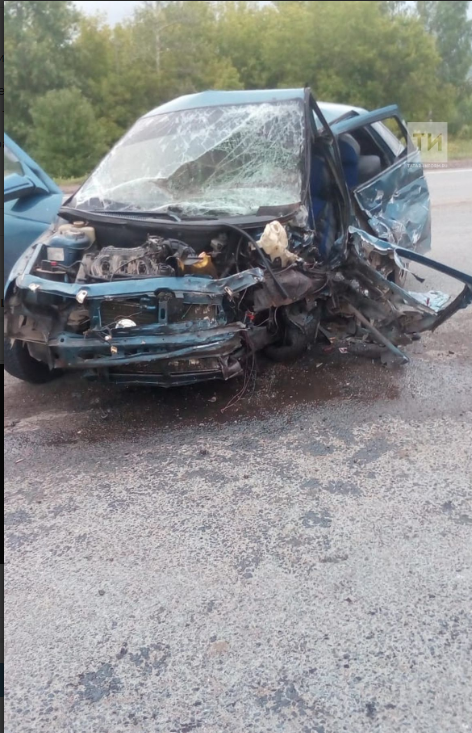 При столкновении двух легковых авто в Альметьевском районе один человек погиб.